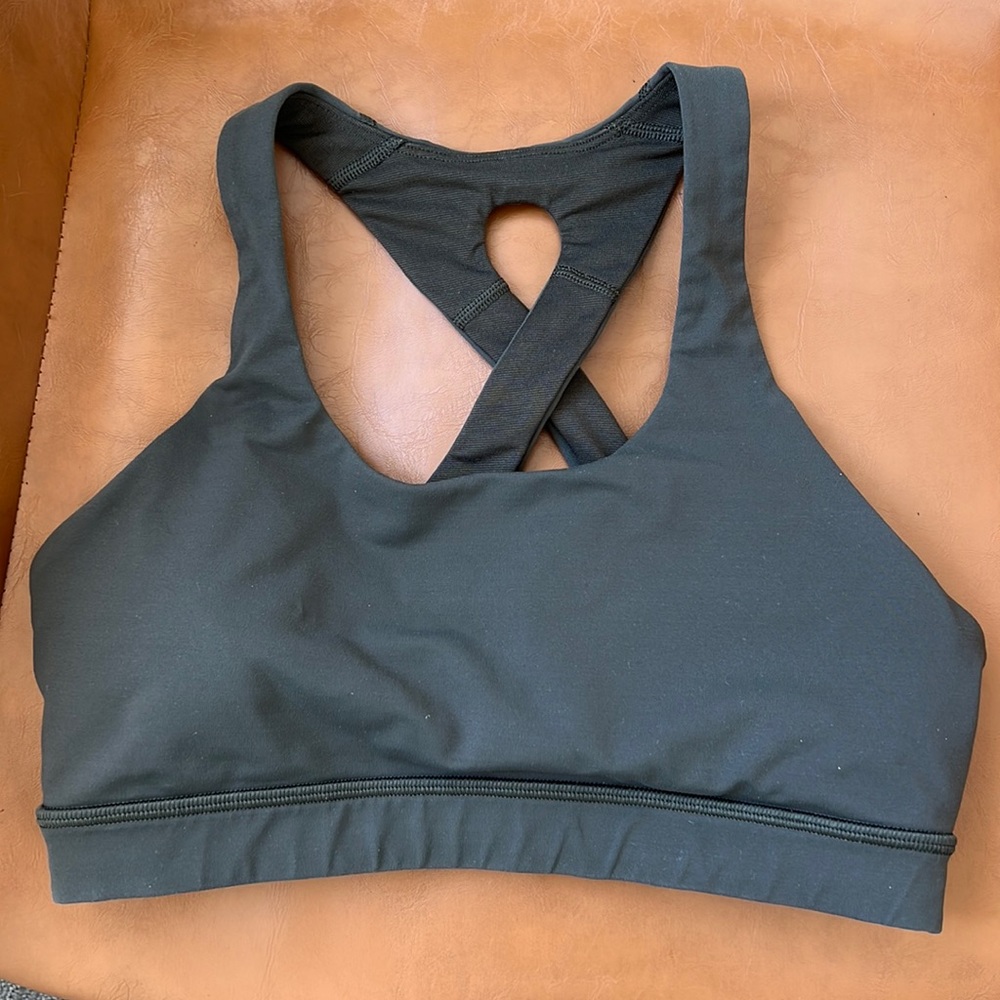 Lululemon sports bra size 6